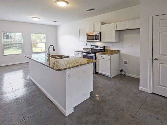 Foto del edificio - 4 bedroom, 2.5 bath In Atoka built in 2019