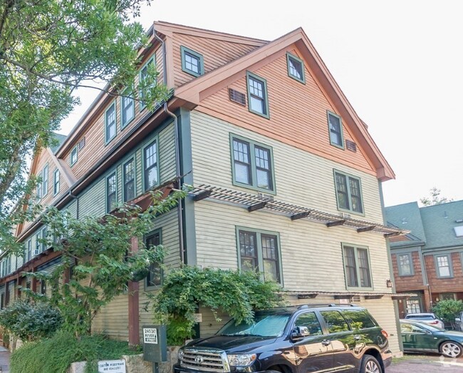 Building Photo - 241 River St