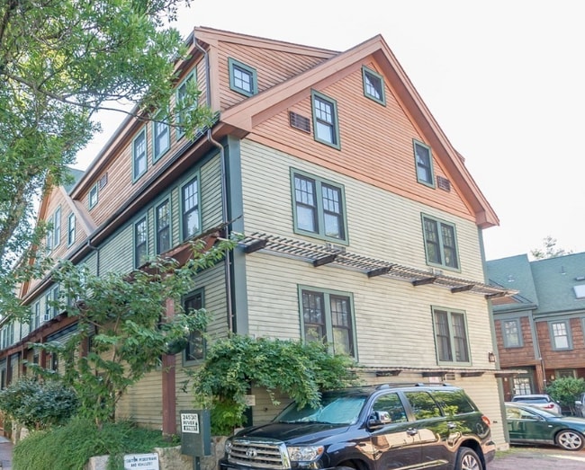 Building Photo - 241 River St