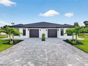 Building Photo - 4688 Golfview Blvd