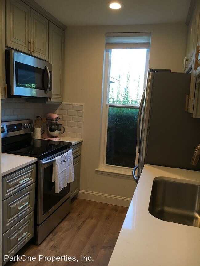 Building Photo - 2 br, 1.5 bath House - 1006 San Souci