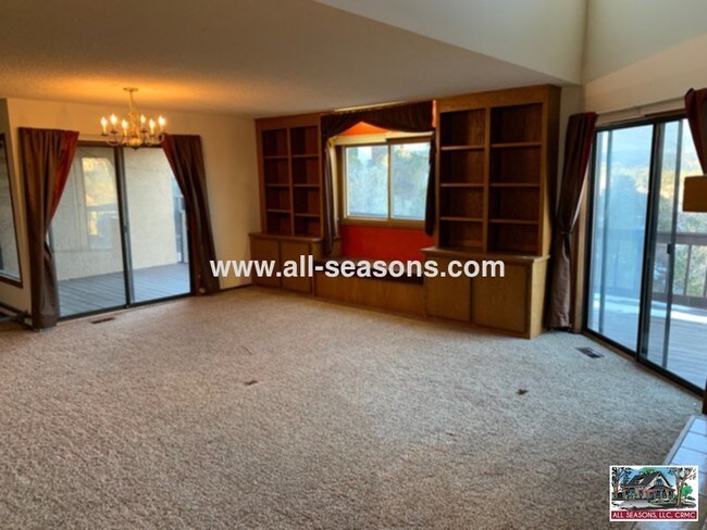 Building Photo - 838 Pebblewood Dr
