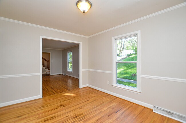Building Photo - 9135 Robert Frost Ln