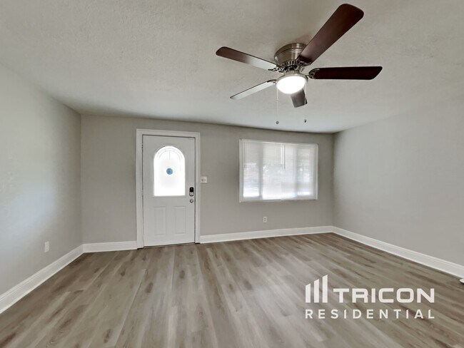 Foto del edificio - 6850 83rd Ave
