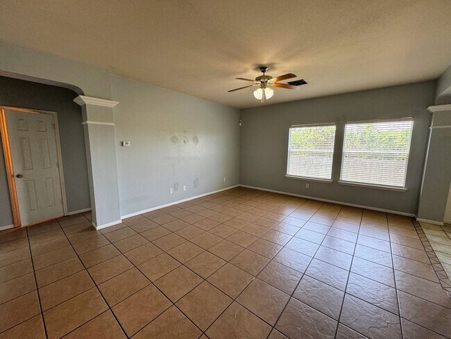Foto del edificio - 6402 Taree Loop