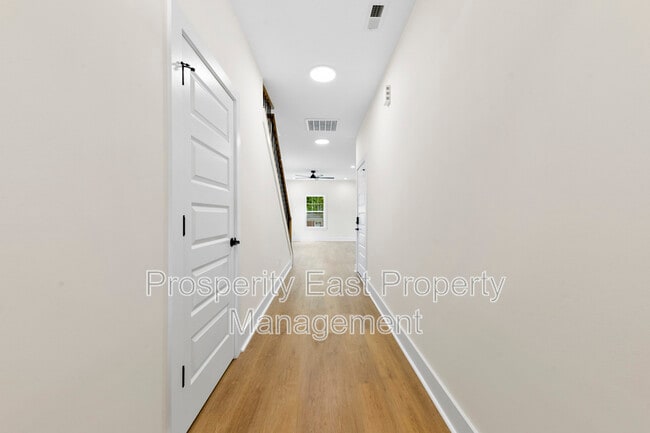 Building Photo - 3420 Tappan Pl