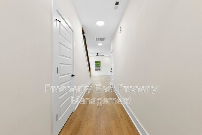Foto del edificio - 3420 Tappan Pl