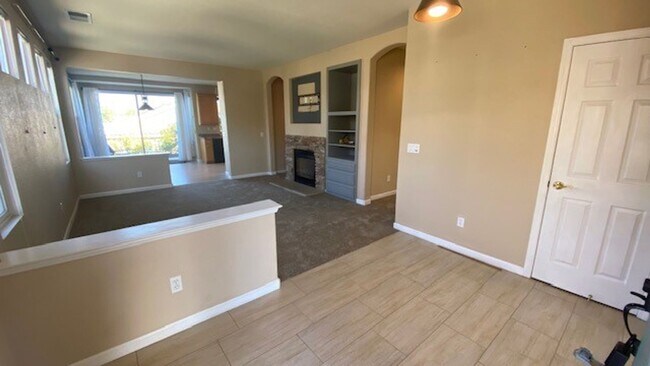 Building Photo - 2 Bedroom - 2 Bath - Trilogy Rancher