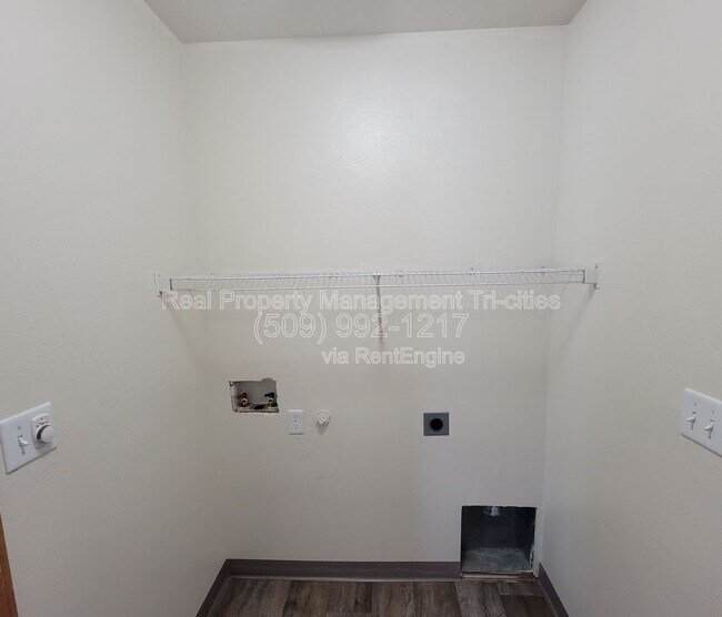 Foto del edificio - 6321 Thistledown Dr