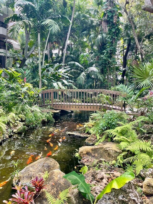 Foto del edificio - 161 Crandon Blvd