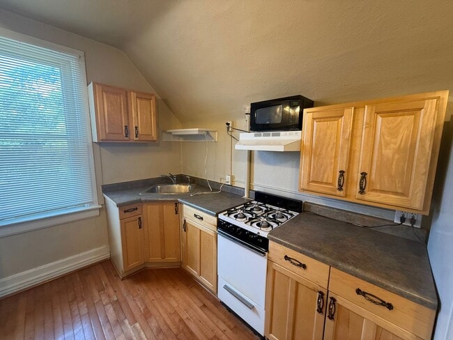 Building Photo - 1 BR/1BA | Newly Renovated Condo | Back patio | In Denver!