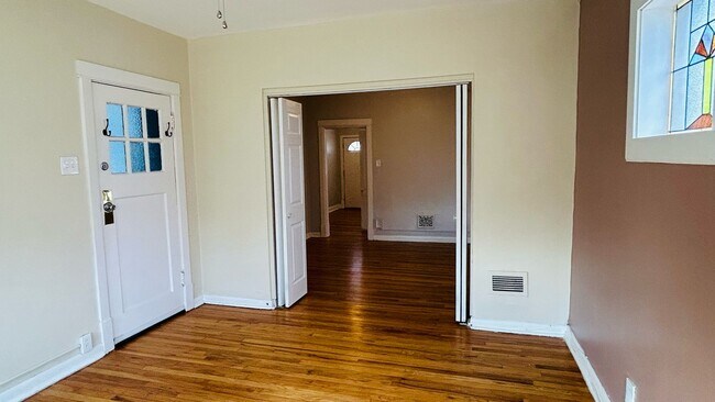 Foto del edificio - 5225 Bancroft Ave