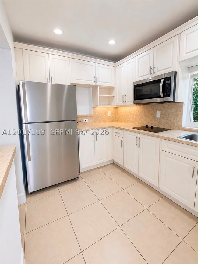 Building Photo - 235 SW 64th Ave