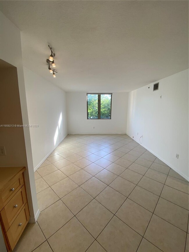 Foto del edificio - 2630 SW 28th St