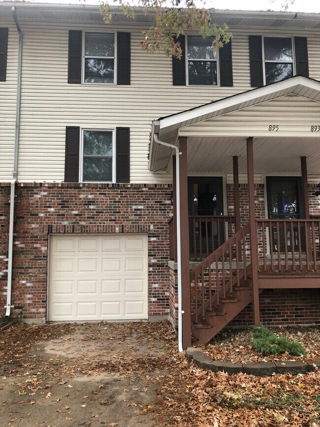 Building Photo - 895 Delray Dr