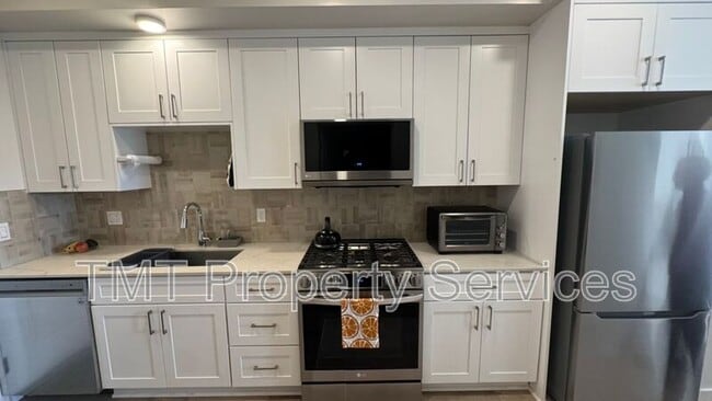 Foto del edificio - 2475 Victoria Ave