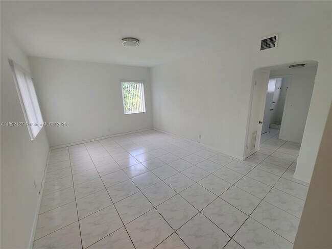 Foto del edificio - 2452 SW 5th St