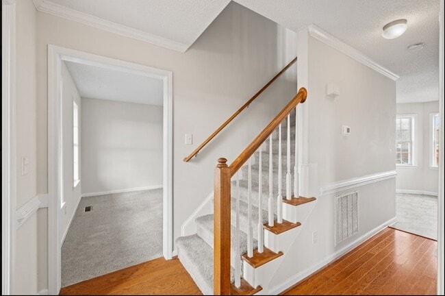 Building Photo - 137 Woodglen Dr