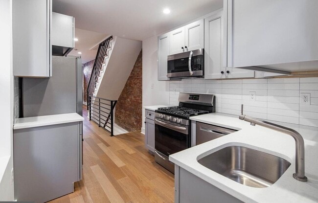Building Photo - Unbelievable 3-Bed/2-Bath Townhouse in Gra...