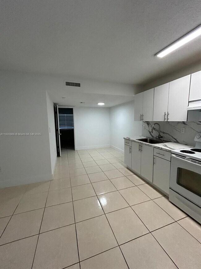 Foto del edificio - 2401 Van Buren St