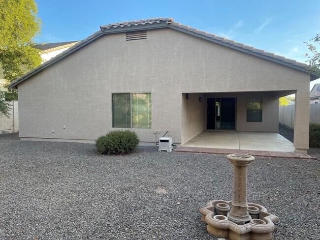 Building Photo - EXCELLENT Location!! This 4 Bedroom 3 bath...