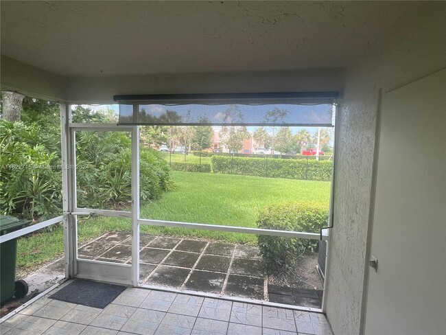 Foto del edificio - 255 Mallory Ct