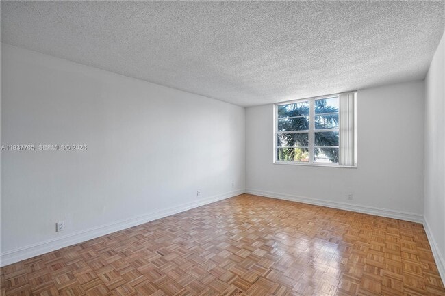 Foto del edificio - 6770 Indian Creek Dr