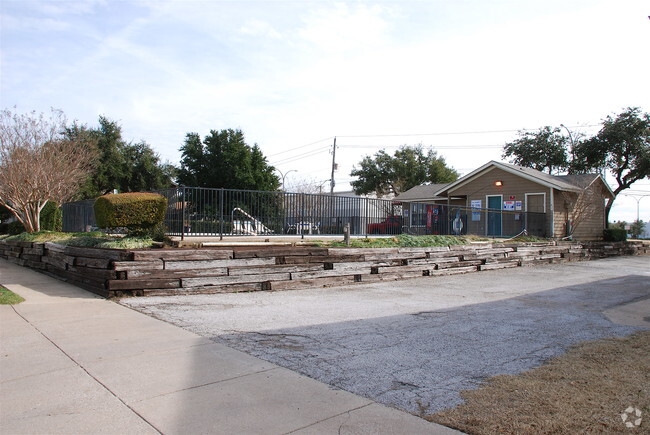 Foto del edificio - Cedar Ridge Townhomes