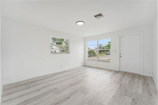Foto del edificio - 448 NW 3rd Ave
