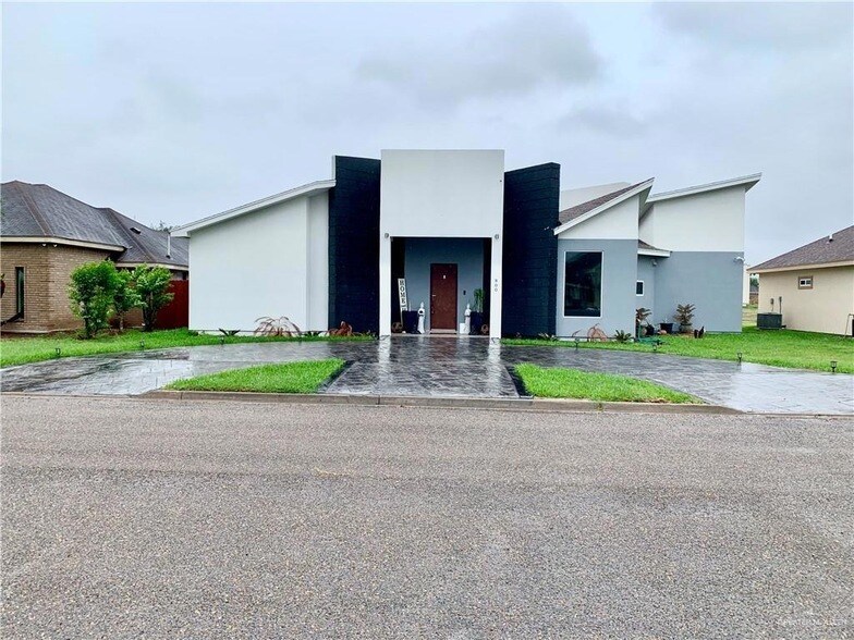 Primary Photo - 800 New Orleans Cir