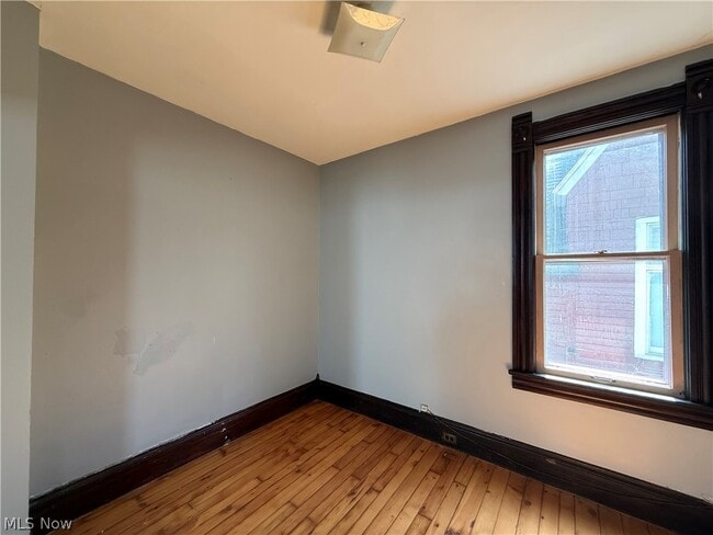 Foto del edificio - 3860 W 37th St