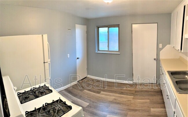 Foto del edificio - 1130 Clinton St