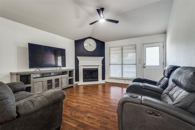 Foto del edificio - 607 Lone Star Park Ln