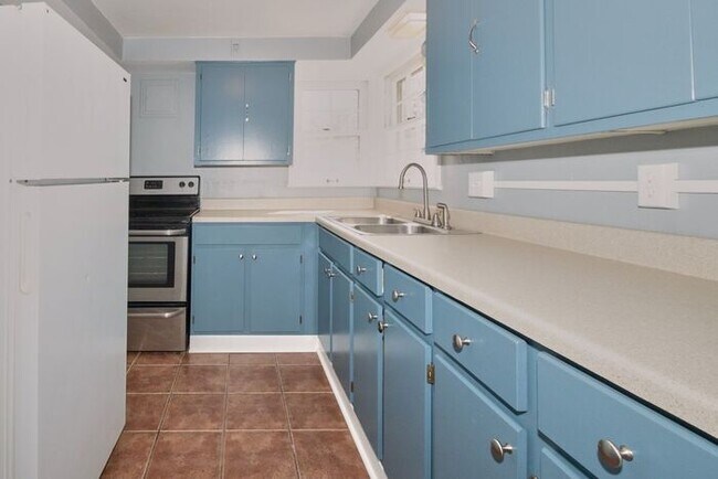 Building Photo - Adorable Bungalow