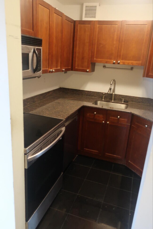 300 Riverfront Dr Unit 12H, Detroit, MI 48226 Condo for Rent in Detroit, MI