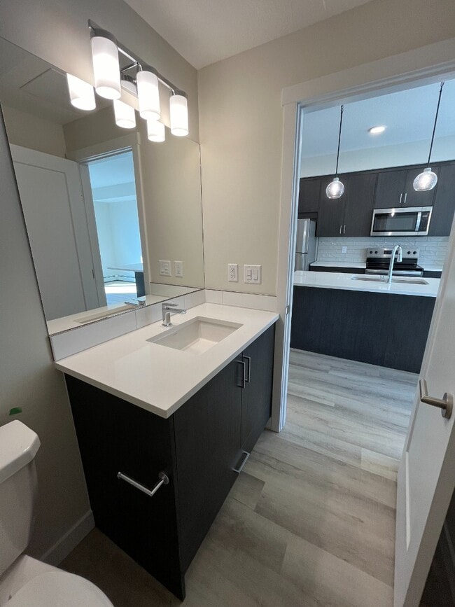 Building Photo - Modern 2-Bedroom Condo in Prime Calgary Location
