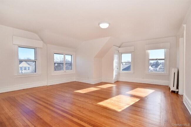 Foto del edificio - 132 Rich Ave