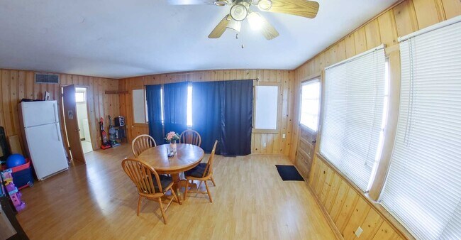 Foto del edificio - 3D Tour Available - 4 Blocks to KSU Campus...