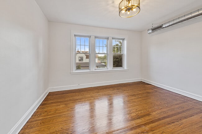 Building Photo - 3501 N Albany Ave