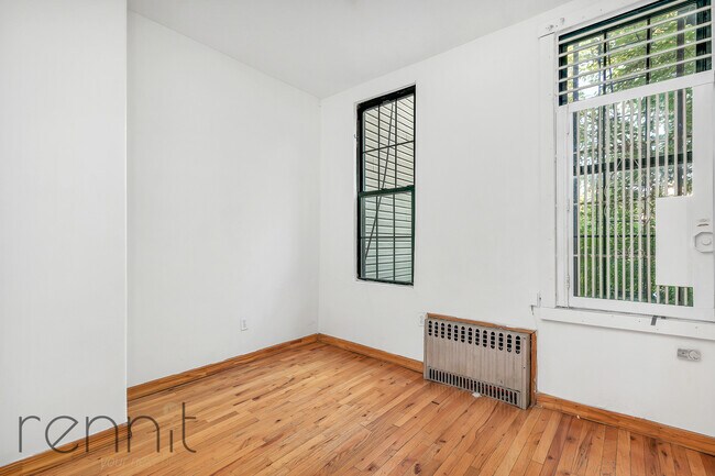 Foto del edificio - 242 Melrose St