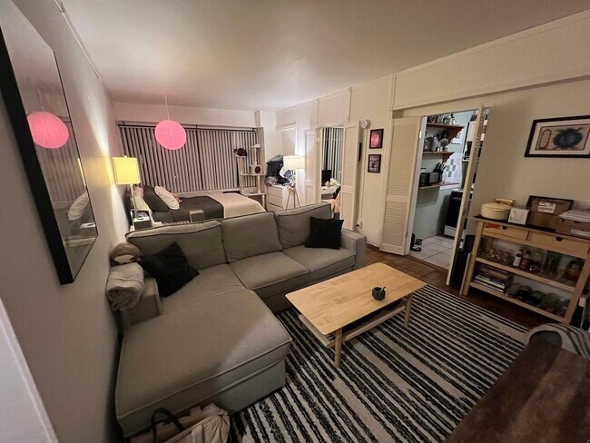 Foto del edificio - 1711 Massachusetts Ave NW