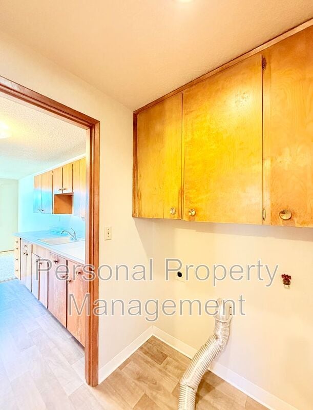 Building Photo - 702 Garrison Terrace