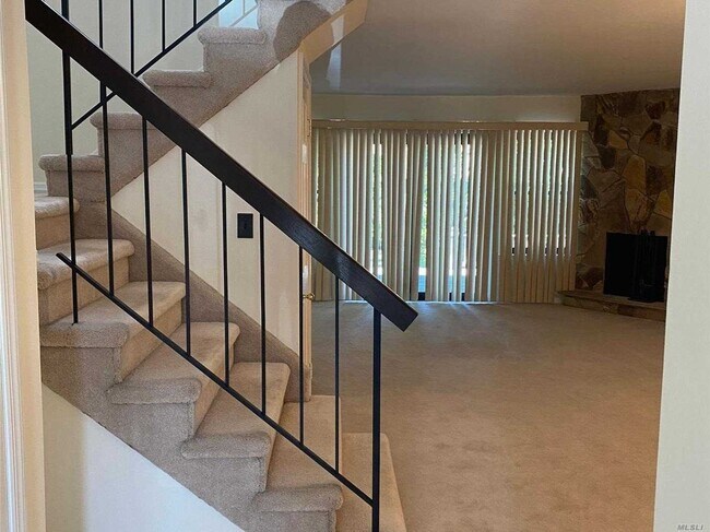 Building Photo - 5 Cold Harbour Ln