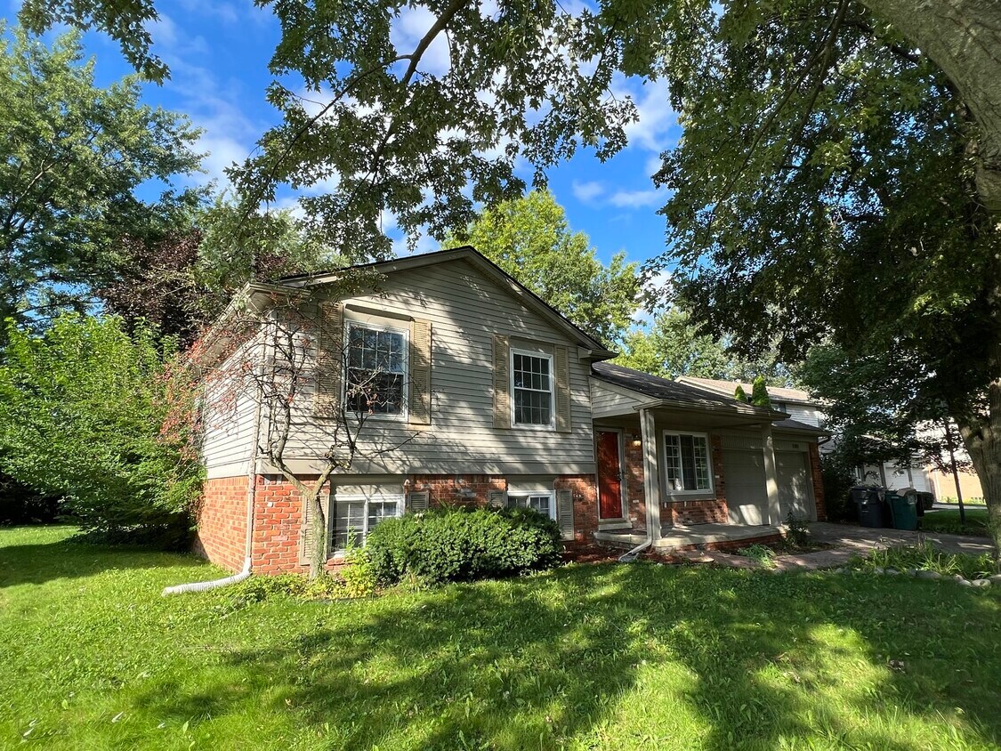 1891 N Lake Dr, Troy, MI 48083 House Rental in Troy, MI