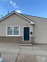 Building Photo - 191 Oakwood Ave