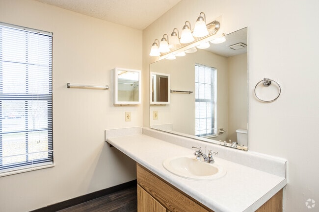 1HAB, 1BA - 860 ft² - The Daisy - Crystal Lake