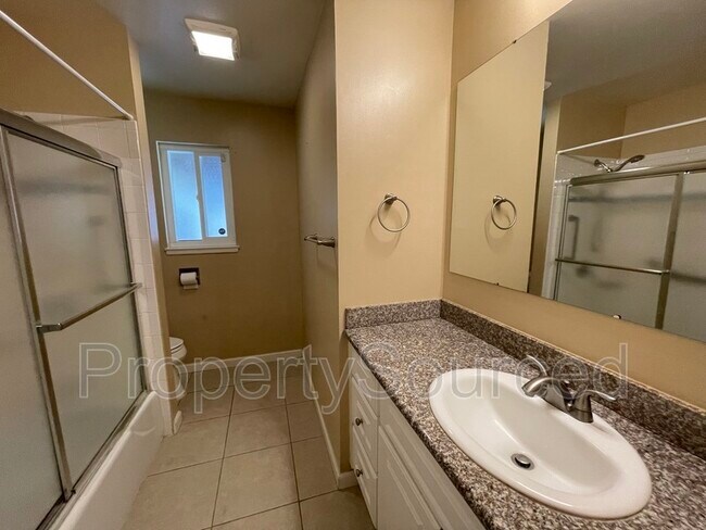 Building Photo - 2700 Hemminger Way