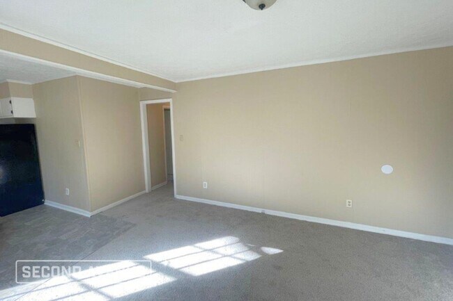 Foto del edificio - 4407 Golden Rd