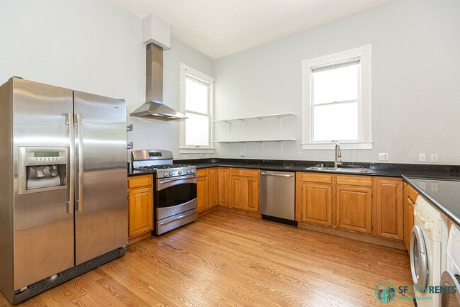 Photo - Noe Valley: House-like Apartment w/ 2 Bonus Rooms, Open Floor Plan & W/D in-unit