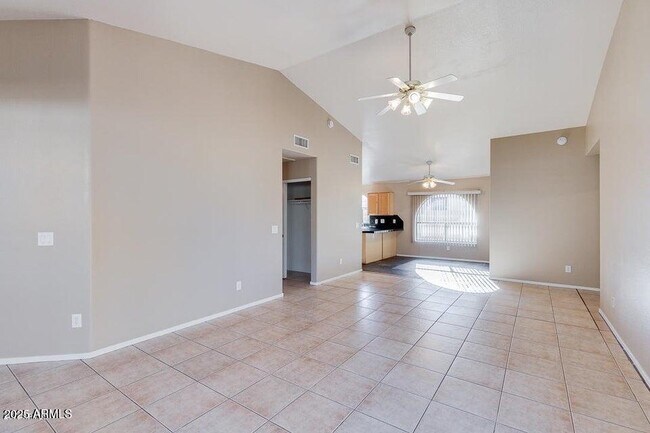 Foto del edificio - 9346 E Plana Ave